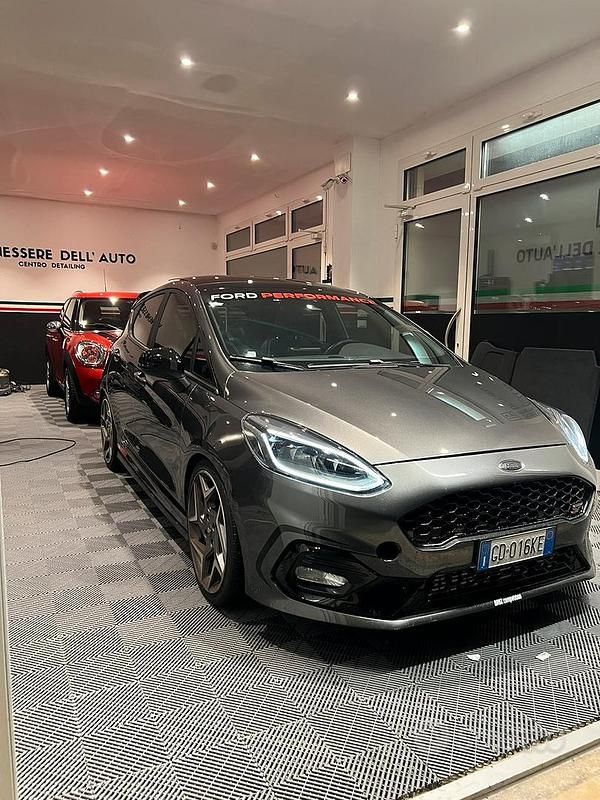 Usata Ford Fiesta ST 2019 Grigio Utilitaria