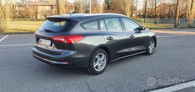Usata Ford Focus 120 CV (88 kW) 2020 Grigio Station wagon
