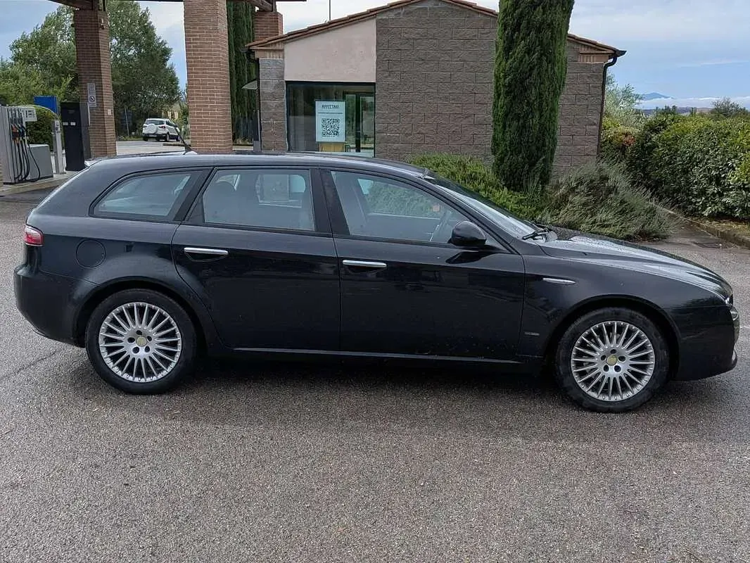 Usata Alfa Romeo 159 Distinctive 120 CV (88 kW) 2007 Nero Station wagon