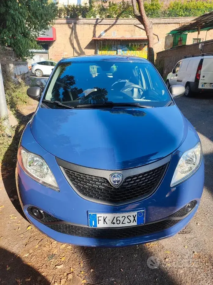 Usata Lancia Ypsilon 69 CV (50 kW) 2017 Bluazzurro Utilitaria