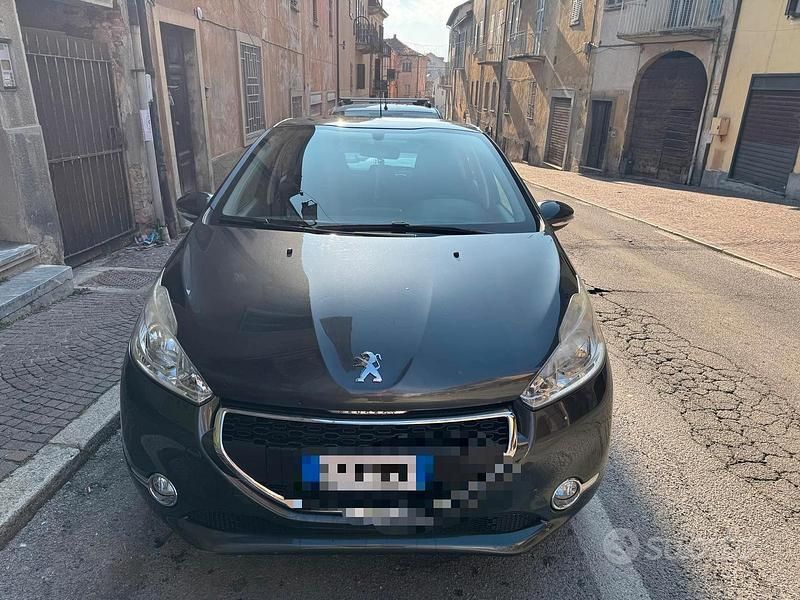 Usata Peugeot 208 Active 68 CV (50 kW) 2013 Grigio Utilitaria