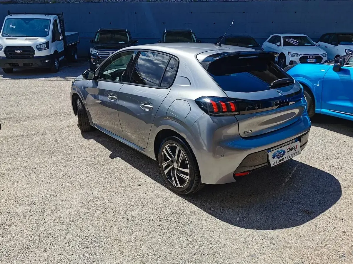 Usata Peugeot 208 Allure 101 CV (74 kW) 2023 Grigio Utilitaria