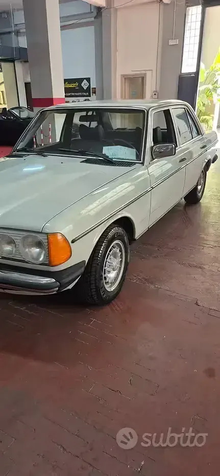 Usata Mercedes 200 55 CV (40 kW) 1970 Berlina