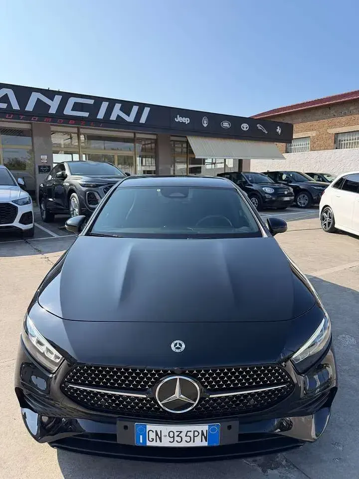 Usata Mercedes A180 AMG Line Premium Plus 116 CV (85 kW) 2023 Nero Berlina