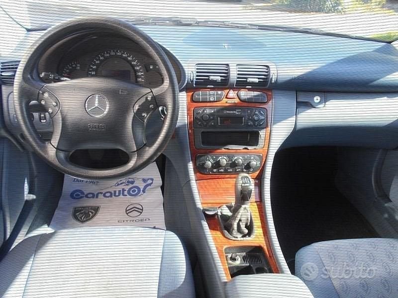 Usata Mercedes C220 Classic 142 CV (104 kW) 2003 Blu Station wagon