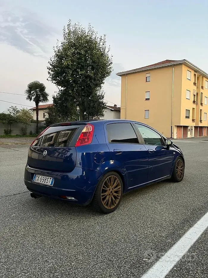 Usata Fiat Punto 90 CV (66 kW) 2005 Blu Utilitaria