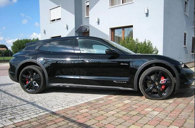 Usata 2022 Porsche Taycan 4S Cross Turismo Tre volumi | 69.900 € (Ottimo prezzo) - Immagine 1/4
