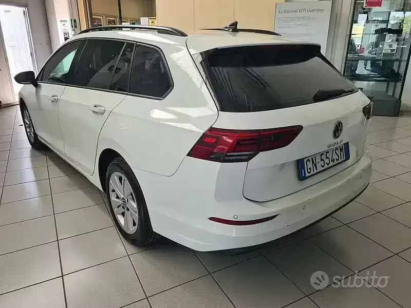 Usata VW Golf VIII Life 116 CV (85 kW) 2023 Bianco Station wagon