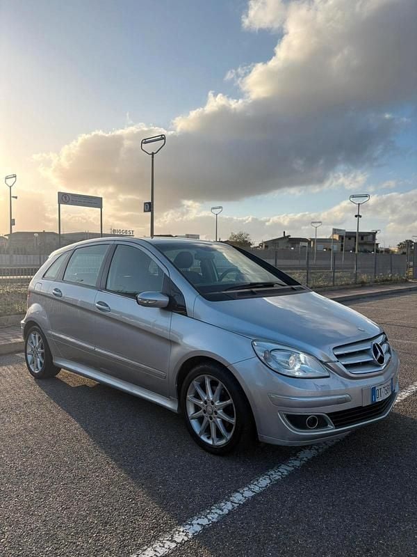 Usata Mercedes B180 Chrome 110 CV (80 kW) 2009 Grigio Monovolume