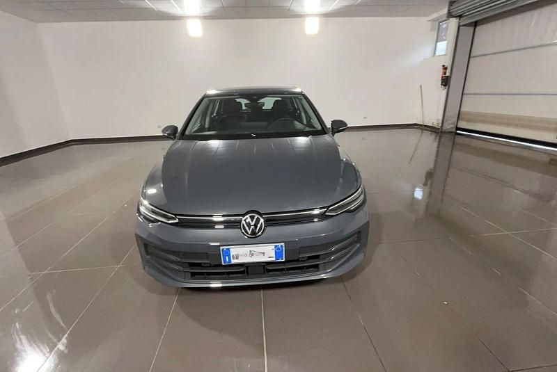 Usata VW Golf VIII Life 116 CV (85 kW) 2025 Grigia Berlina