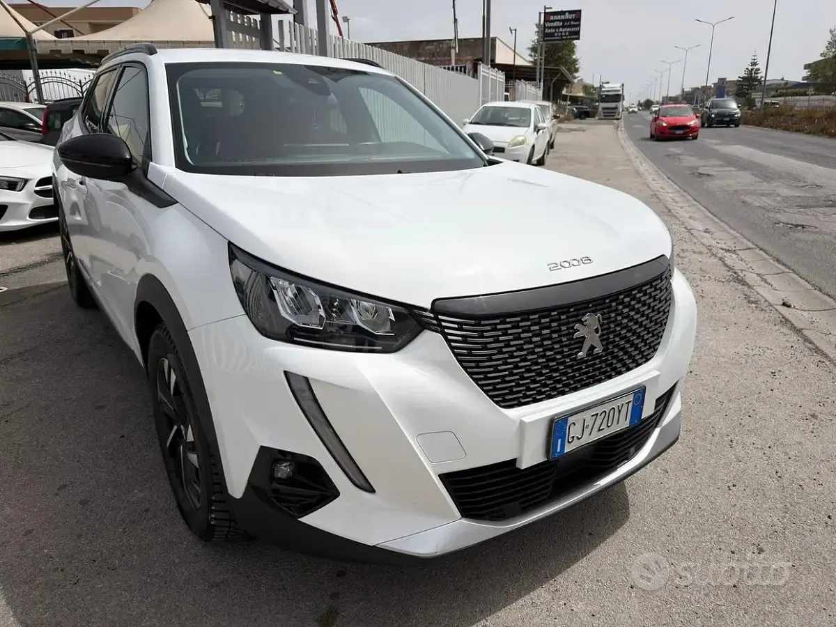 Usata Peugeot 2008 Allure 131 CV (96 kW) 2022 Bianco SUV