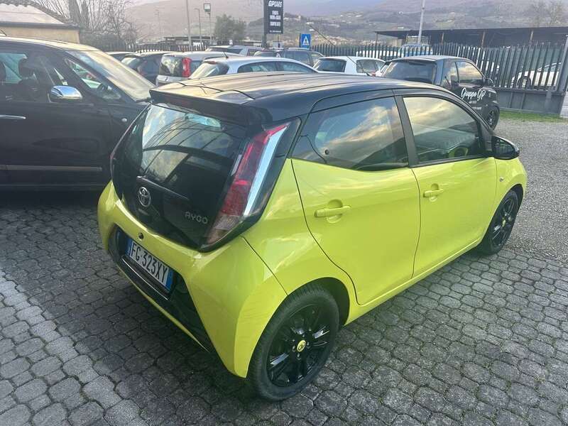 Usata Toyota Aygo Cool 69 CV (50 kW) 2017 Giallo Utilitaria