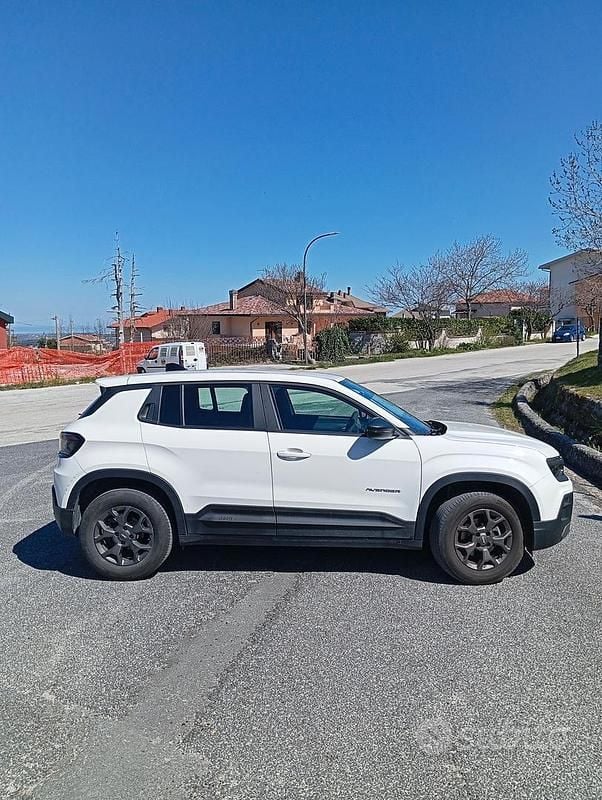Usata Jeep Avenger 100 CV (73 kW) 2023 Bianco SUV