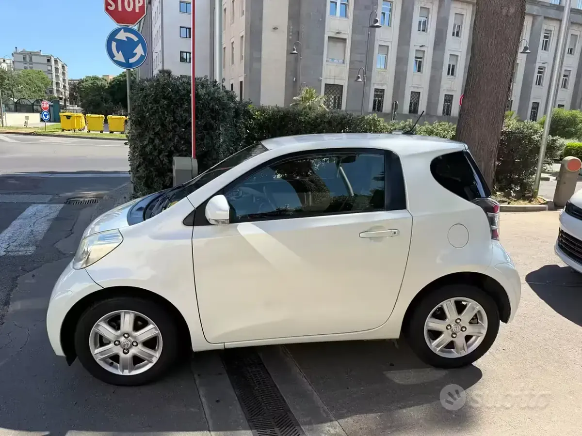 Usata Toyota iQ 68 CV (50 kW) 2013 Bianco Utilitaria