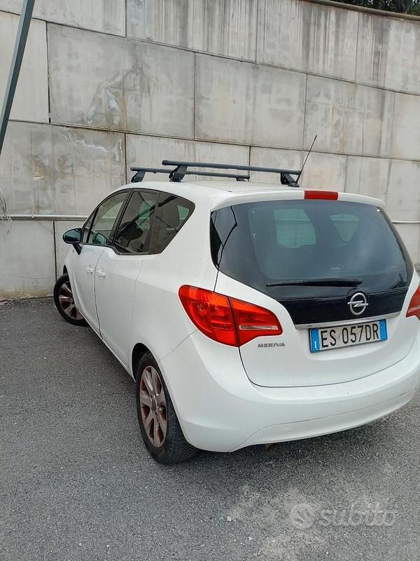 Bianco Usata 2013 Opel Meriva Monovolume | 3200 € (Buon prezzo) - Immagine 1/2