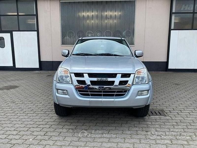 Usata Isuzu D-Max 131 CV (96 kW) 2007 Argento SUV