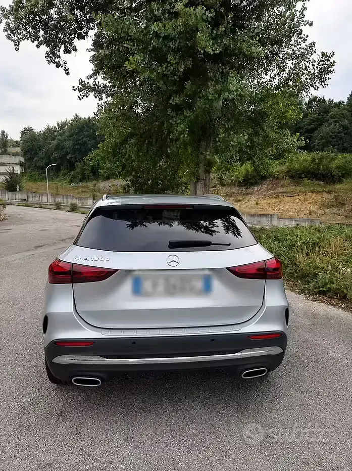 Usata Mercedes GLA180 AMG line 116 CV (85 kW) 2024 Grigio SUV