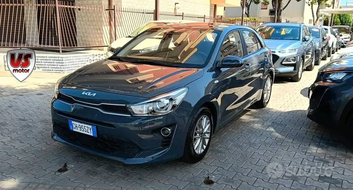 Usata Kia Rio Style 82 CV (60 kW) 2022 Grigio Berlina