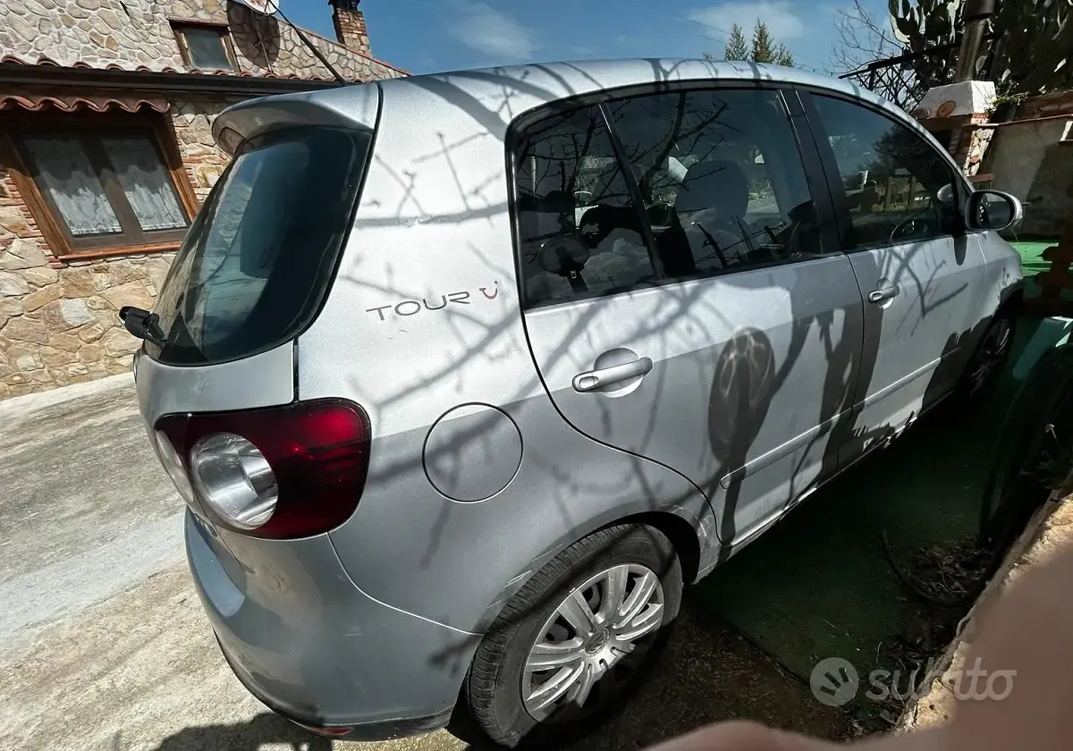 Usata VW Golf V 105 CV (77 kW) 2004 Grigio Utilitaria