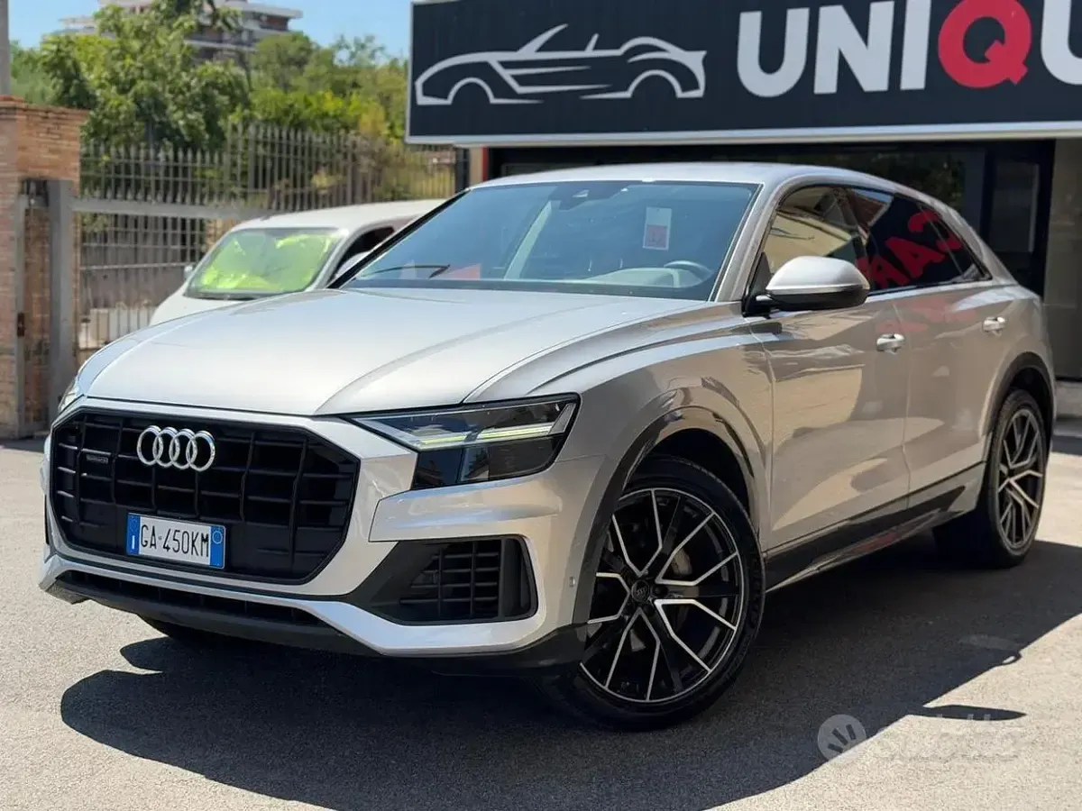 Usata Audi Q8 Sport 286 CV (210 kW) 2020 Grigio SUV