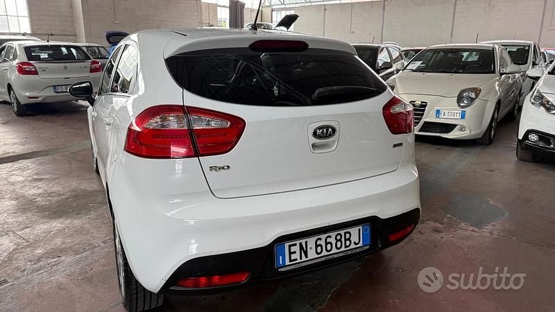 Usata Kia Rio EX 90 CV (66 kW) 2012 Bianco Berlina