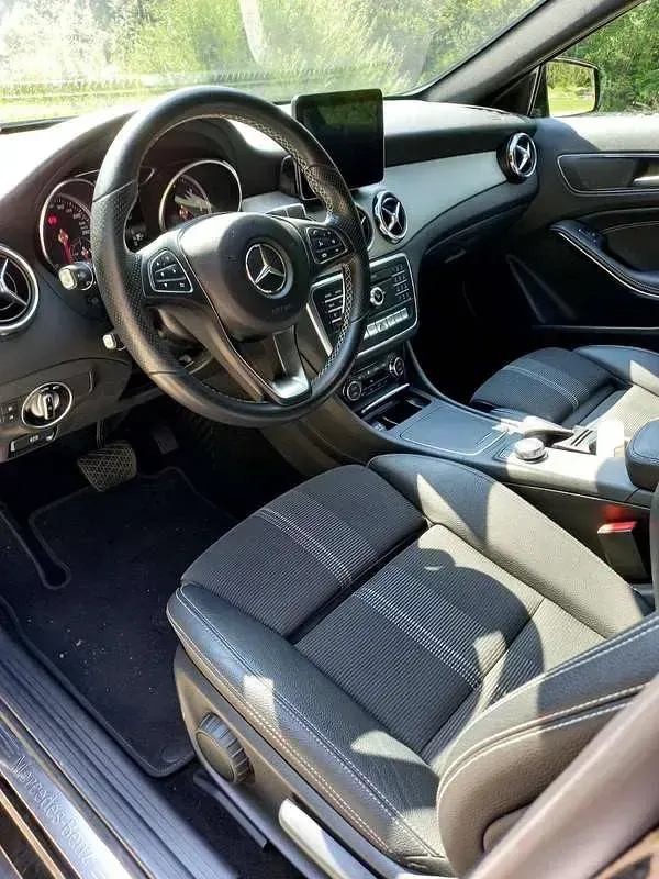 Usata Mercedes GLA200 136 CV (100 kW) 2017 Nero SUV