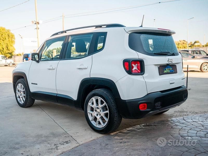 Używany Jeep Renegade Limited 120 KM (88 kW) 2022 Biały SUV