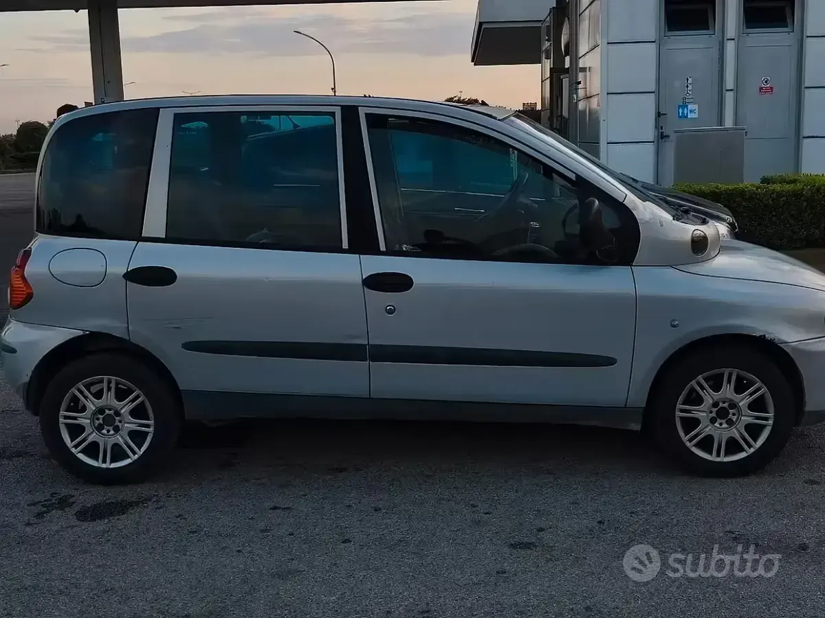 Usata Fiat Multipla 116 CV (85 kW) 2002 Grigio Monovolume