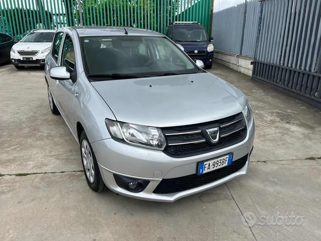 Usata Dacia Sandero Lauréate 75 CV (55 kW) 2015 Grigio(met.) Utilitaria