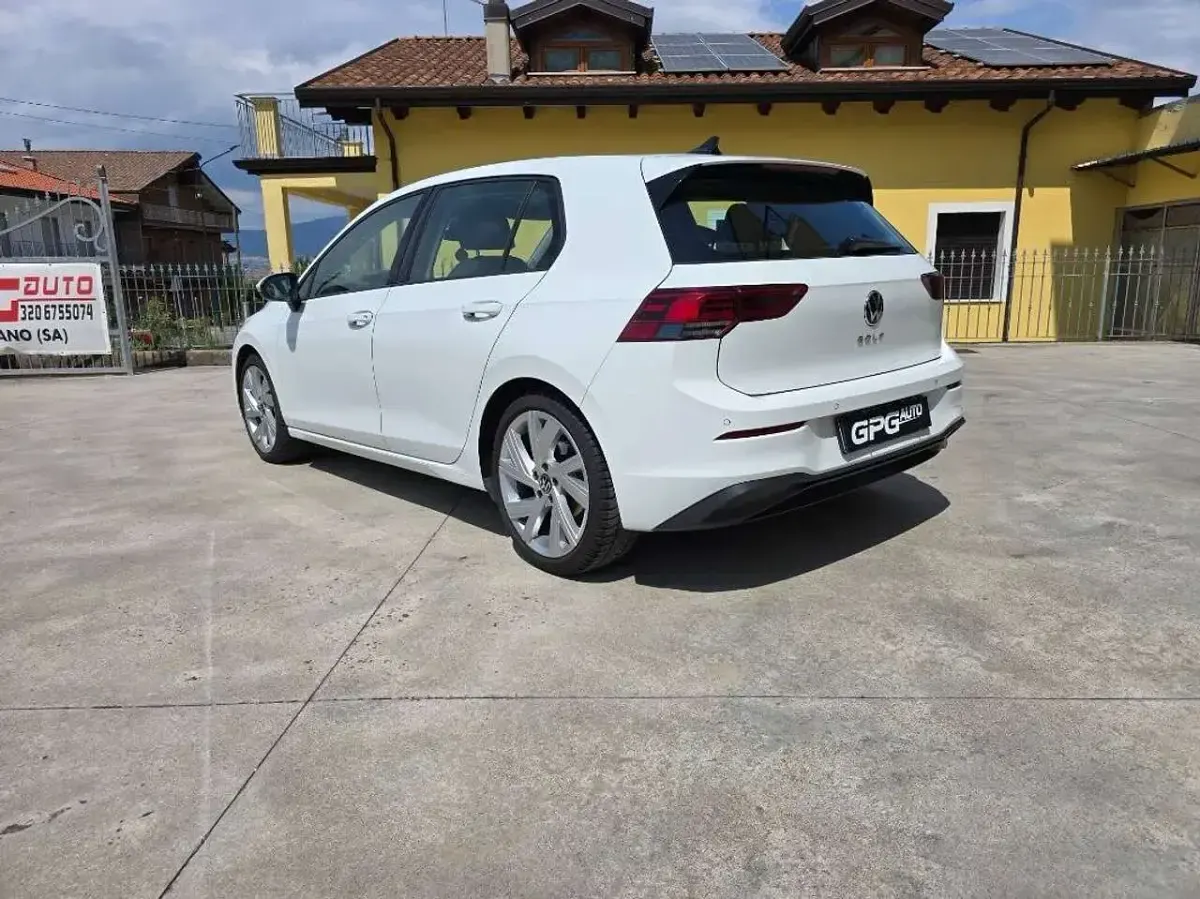 Usata VW Golf VII Life 150 CV (110 kW) 2021 Bianco Utilitaria