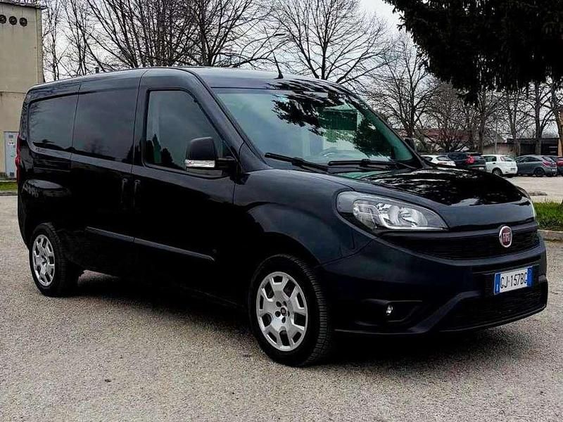 Usata Fiat Doblò 120 CV (88 kW) 2022 Nero Monovolume