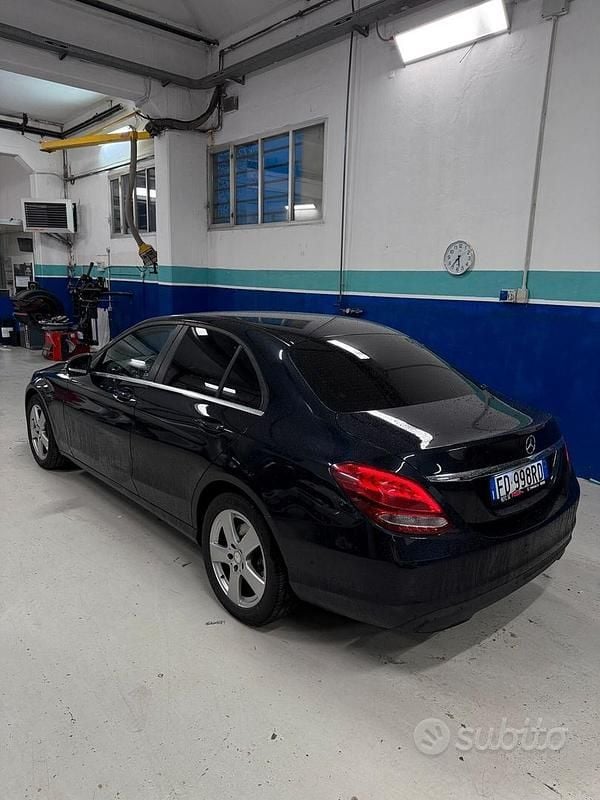 Usata Mercedes C180 Premium 116 CV (85 kW) 2016 Blu Berlina