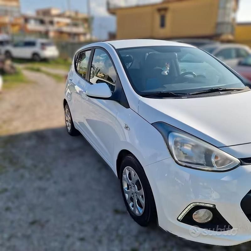 Usata Hyundai i10 69 CV (50 kW) 2015 Bianco Utilitaria