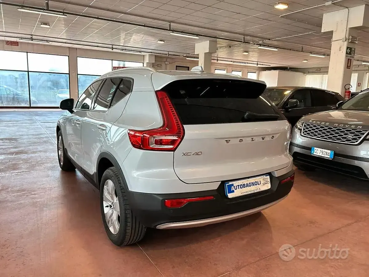 Usata Volvo XC40 Momentum 150 CV (110 kW) 2020 Grigio SUV