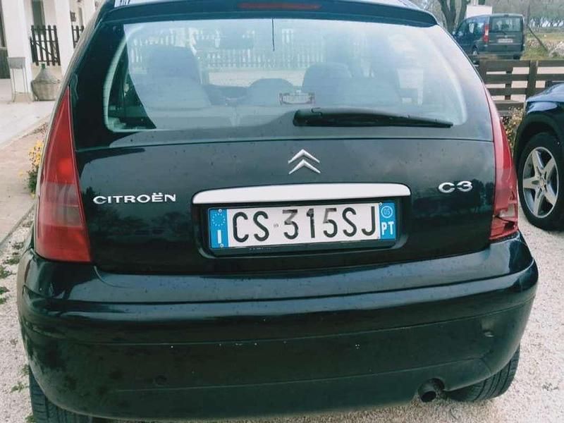 Nero Usata 2005 Citroën C3 Exclusive Due volumi | 2200 € (Buon prezzo) - Immagine 1/4