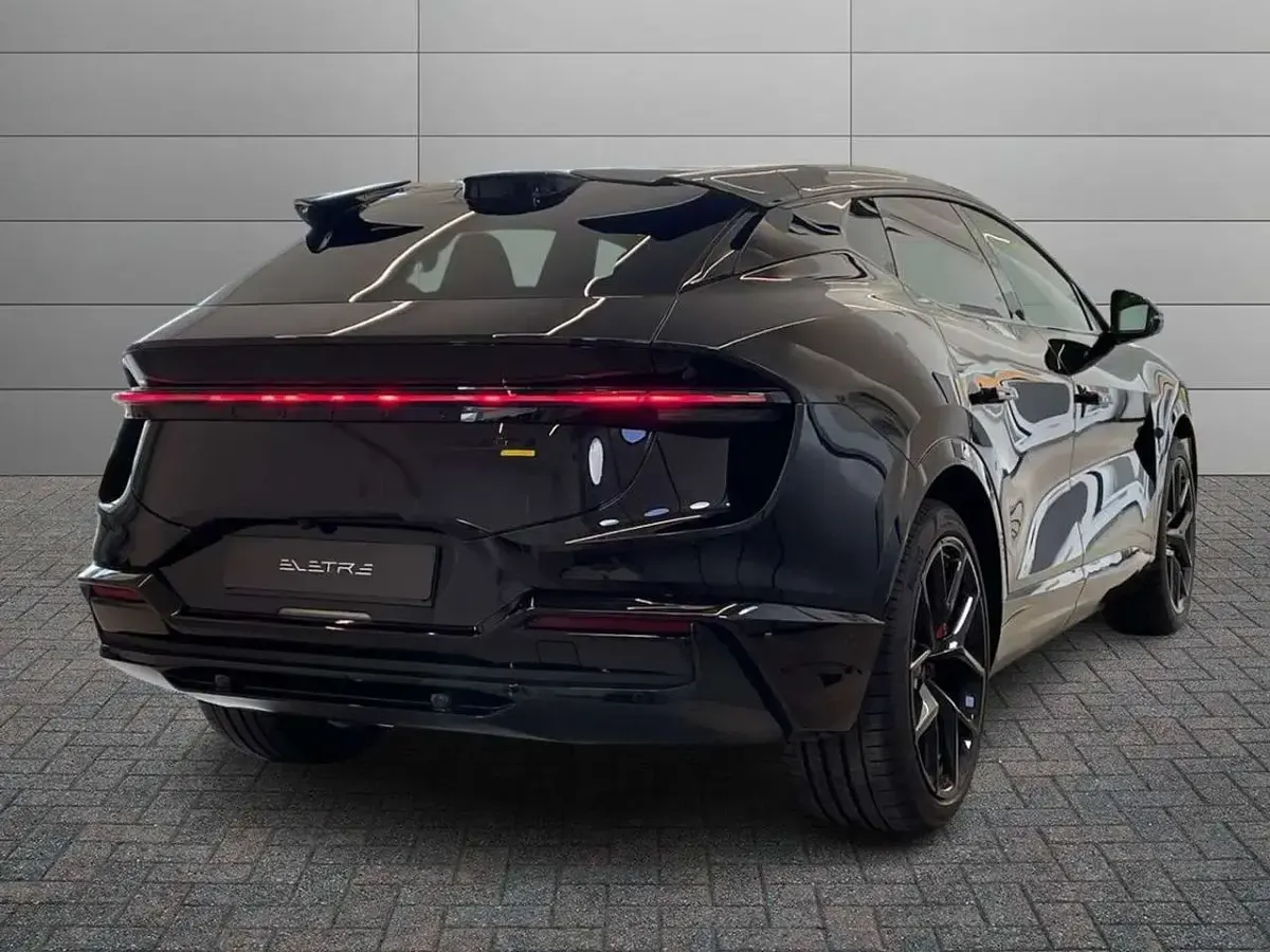 Nuova Lotus Eletre 250 kW (340 CV) 2026 Nero stellar SUV