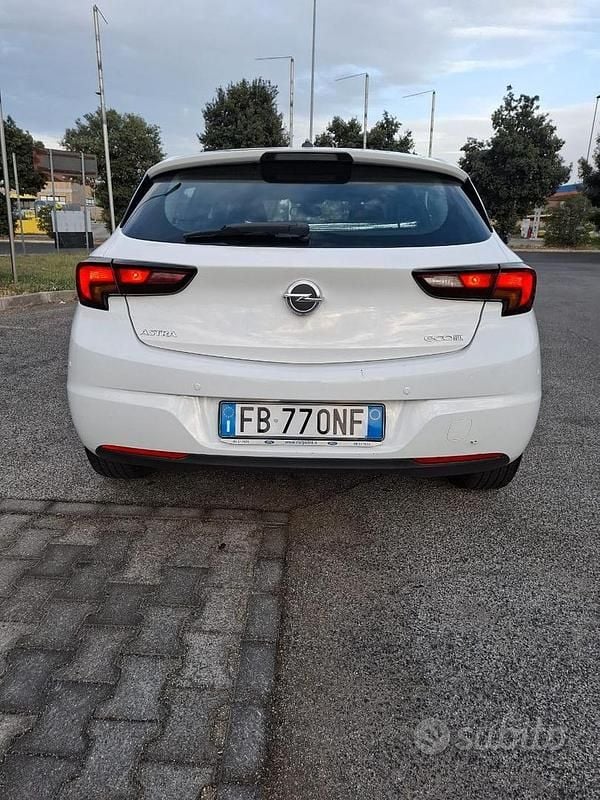 Usata Opel Astra S 106 CV (77 kW) 2015 Bianco Berlina