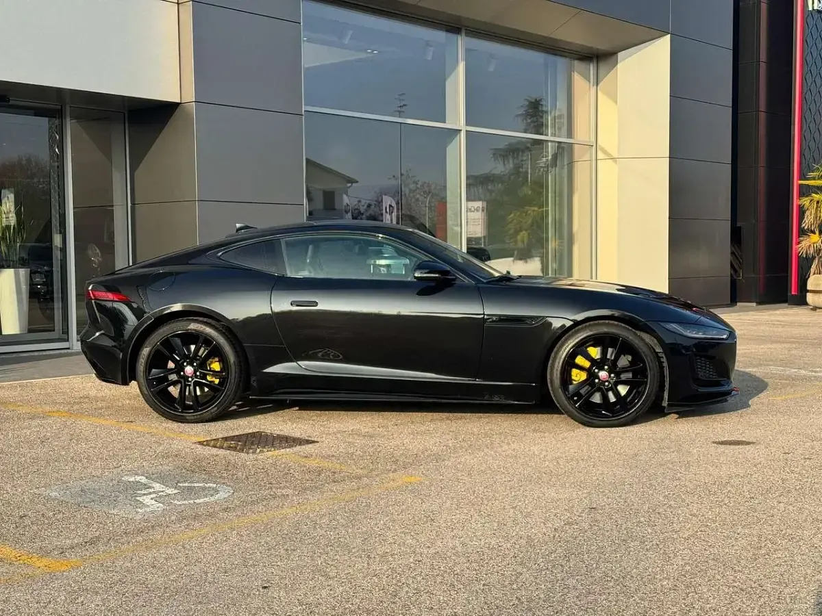 Usata Jaguar F-Type 300 CV (220 kW) 2021 Nero Coupé