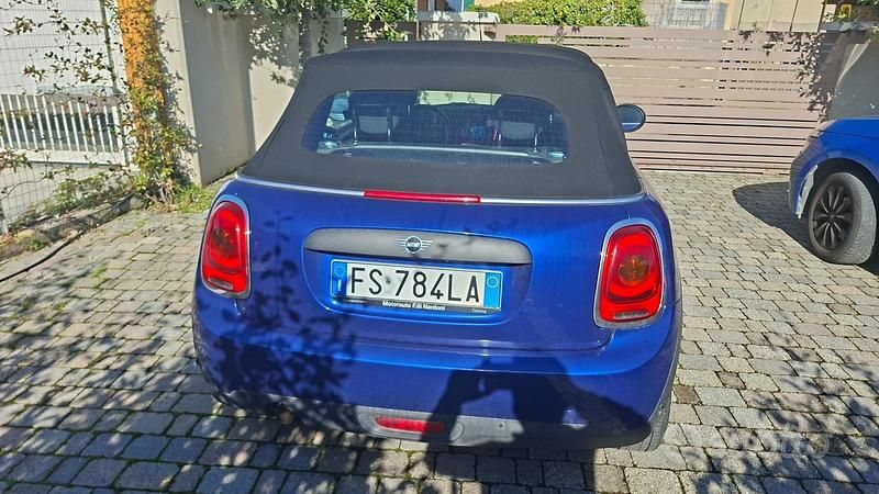 Usata Mini One Cabriolet 102 CV (75 kW) 2018 Blu Cabrio