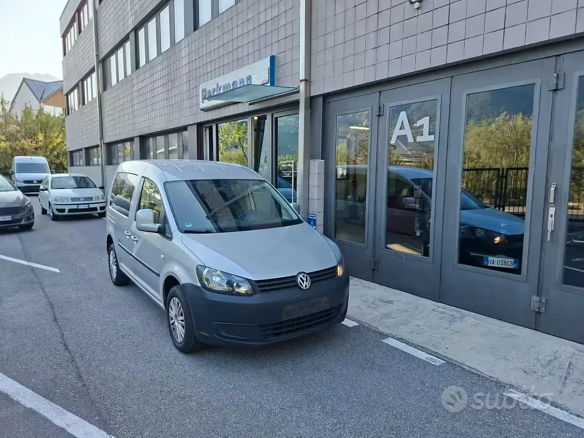 Usata VW Caddy 102 CV (75 kW) 2013 Grigio Monovolume