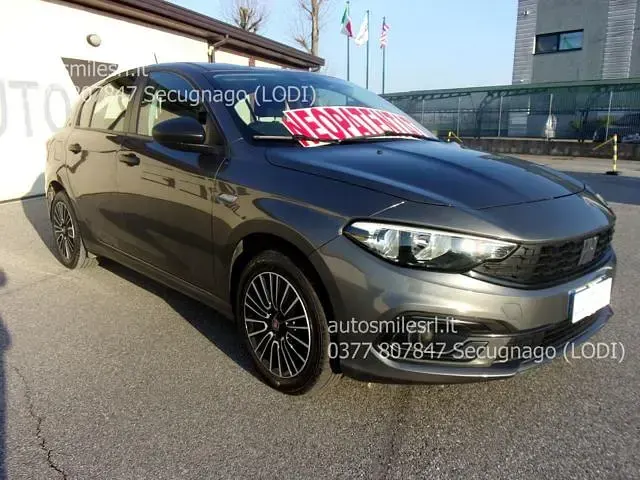 Usata Fiat Tipo 101 CV (74 kW) 2023 Grigio scuro Berlina