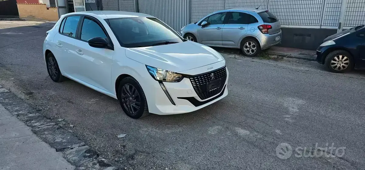 Usata Peugeot 208 Allure 75 CV (55 kW) 2023 Bianco Utilitaria