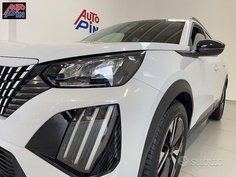 Usata Peugeot 2008 Allure 102 CV (75 kW) 2024 Bianco SUV