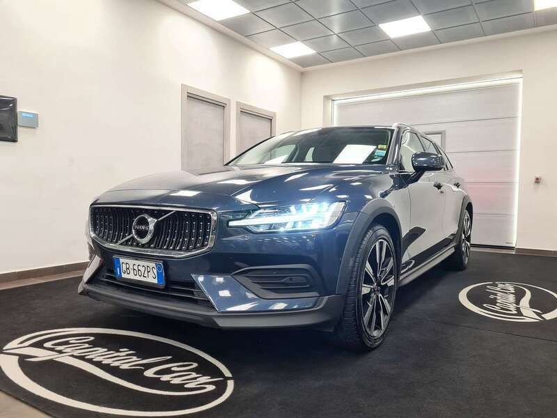 Usata Volvo V60 CC 190 CV (139 kW) 2020 Blu/azzurro Station wagon