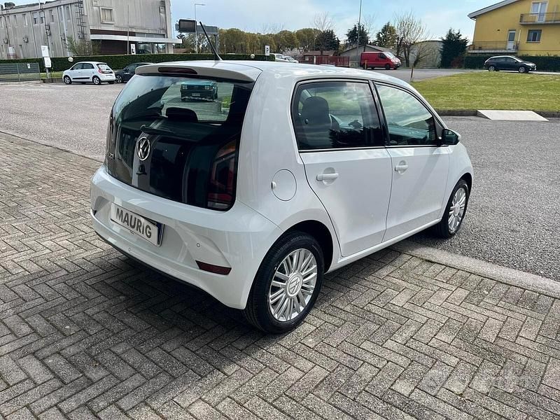 Usata VW up! Move 65 CV (47 kW) 2022 Bianco Utilitaria