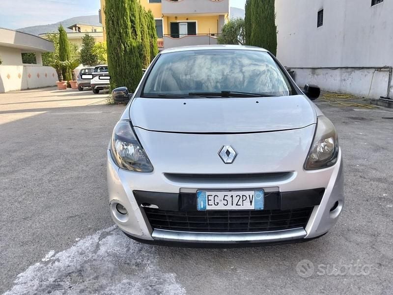 Usata Renault Clio II Dynamique 86 CV (63 kW) 2011 Grigio Berlina
