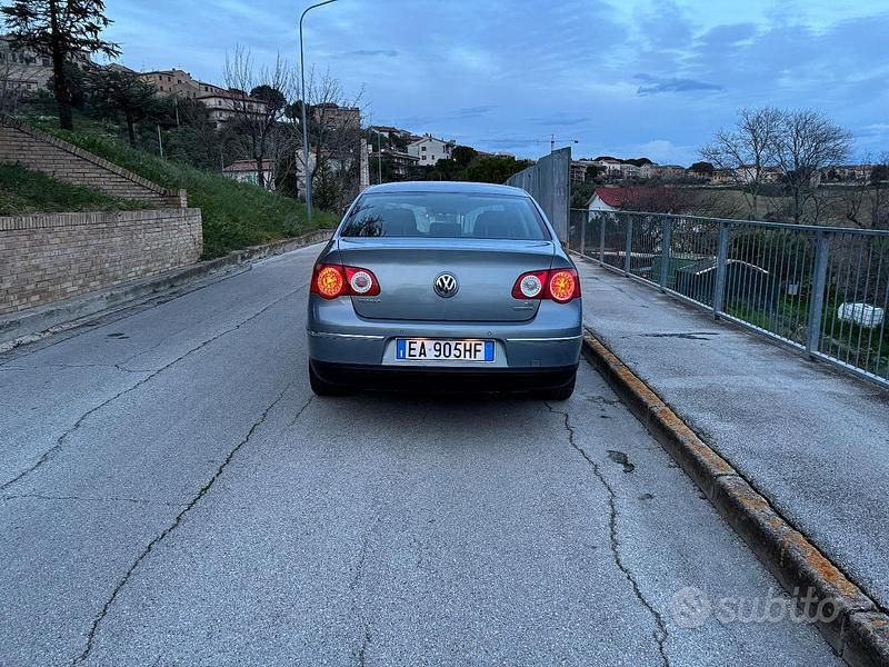 Usata VW Passat Comfortline 150 CV (110 kW) 2010 Berlina