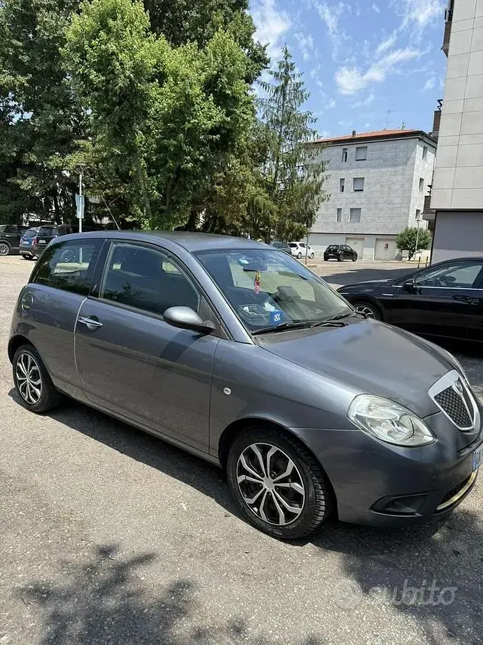 Usata Lancia Ypsilon 60 CV (44 kW) 2009 Grigio Utilitaria