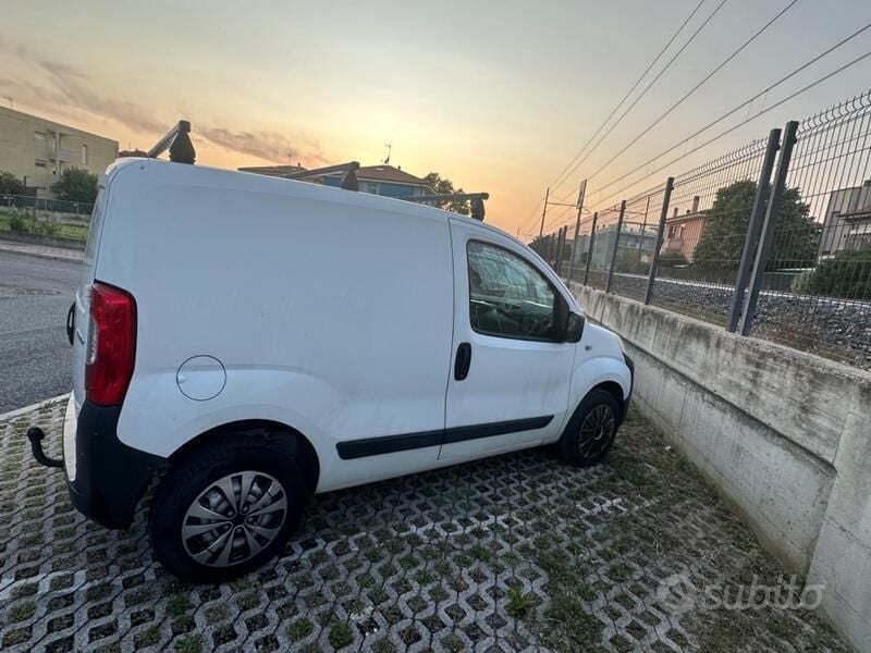 Usata Peugeot Bipper 75 CV (55 kW) 2010 Bianco Monovolume
