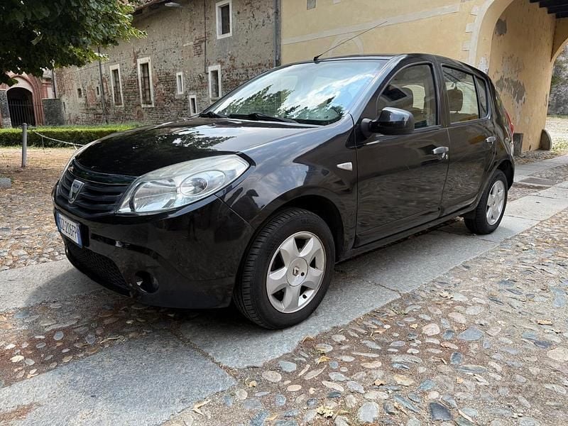 Brugt Dacia Sandero Lauréate 75 HK (55 kW) 2010 Grå Hatchback
